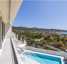 4 bedroom villa with heated pool and sea view in Vinišće, sleeps 8